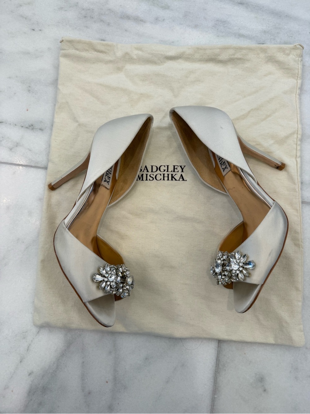 Badgley Mischka Jazmin d’Orsay Pumps in ivory satin Size 7.5 - Picture 2 of 9